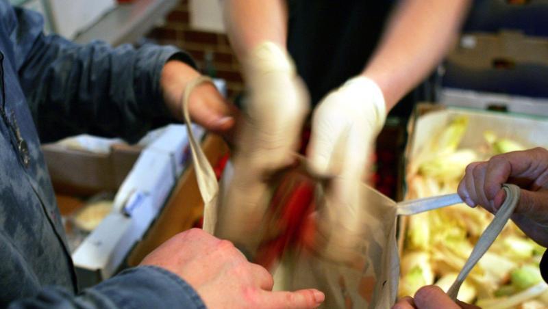 Viele Arbeitslose können sich nicht regelmäßig eine vollwertige Mahlzeit leisten. Viele Arbeitslose können sich nicht regelmäßig eine vollwertige Mahlzeit leisten.