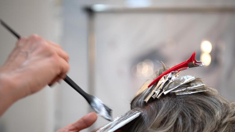 Geimpfte und Genesene können nun zum Beispiel wieder ohne negativen Corona-Test zum Friseur gehen.