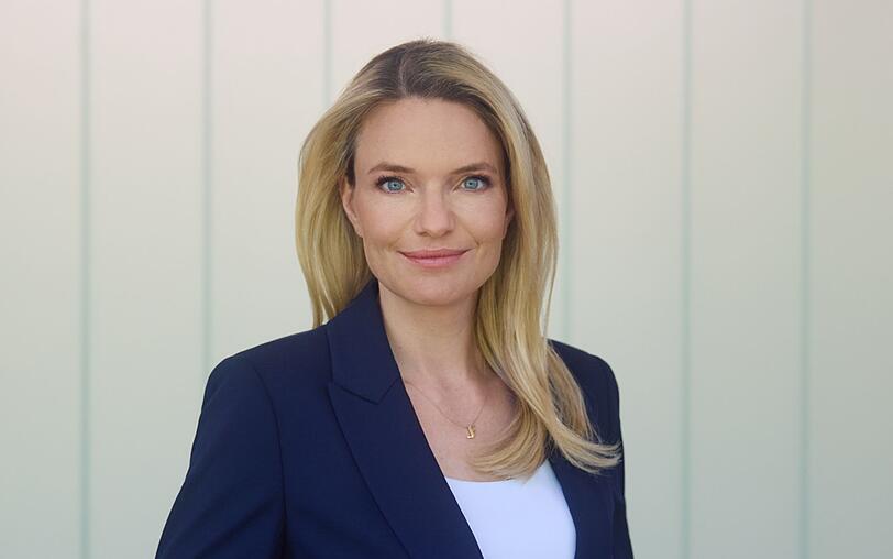 Sarah Tacke l&auml;dt als Gastgeberin ihrer ersten eigenen Talkshow im Zweiten zur Diskussion zwischen Verantwortlichen, Betroffenen und Fachleuten.