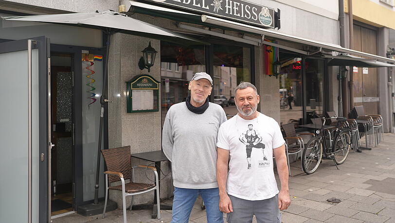 Wolfgang Neuherz (l.) und sein Mann Engelbert Gillitschka suchen Nachfolger f&uuml;r das Edelheiss. Nach 30 Jahren wollen die beiden Wirte k&uuml;rzertreten &ndash; ihre Schwulenbar in der Pestalozzistra&szlig;e soll aber weiterbestehen.