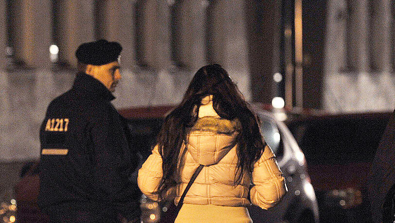 Weil es sich bei der Frau um eine Wiederholungstäterin handelt, erließ der Ermittlungsrichter Haftbefehl gegen die 34-Jährige. (Archivbild) Weil es sich bei der Frau um eine Wiederholungstäterin handelt, erließ der Ermittlungsrichter Haftbefehl gegen die 34-Jährige. (Archivbild)