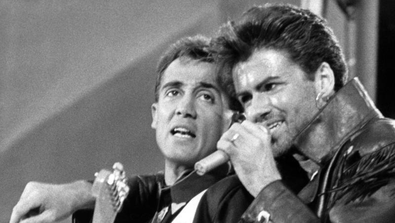 Das britische Pop-Duo Wham! - Andrew Ridgeley (l) und George Michael - 1986 im Wembley Stadion in London. Das britische Pop-Duo Wham! - Andrew Ridgeley (l) und George Michael - 1986 im Wembley Stadion in London.