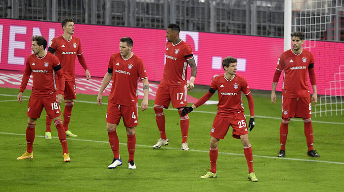 Nach vier Corona-Fällen in vier Wochen, zuletzt wurde Benjamin Pavard positiv getestet, geht die Angst vor einer weiteren Infektion um.