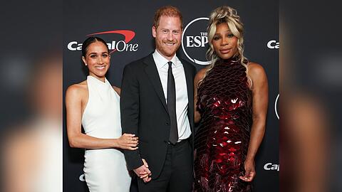 Herzogin Meghan, Prinz Harry und Serena Williams auf dem roten Teppich bei den ESPY Awards.