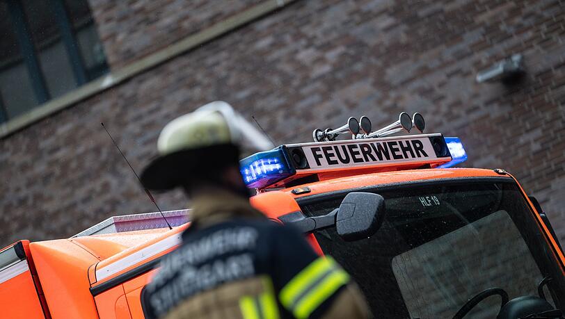 Der 74-J&auml;hrige konnte nur noch tot aus dem brennenden Haus geborgen werden. (Symbolbild)