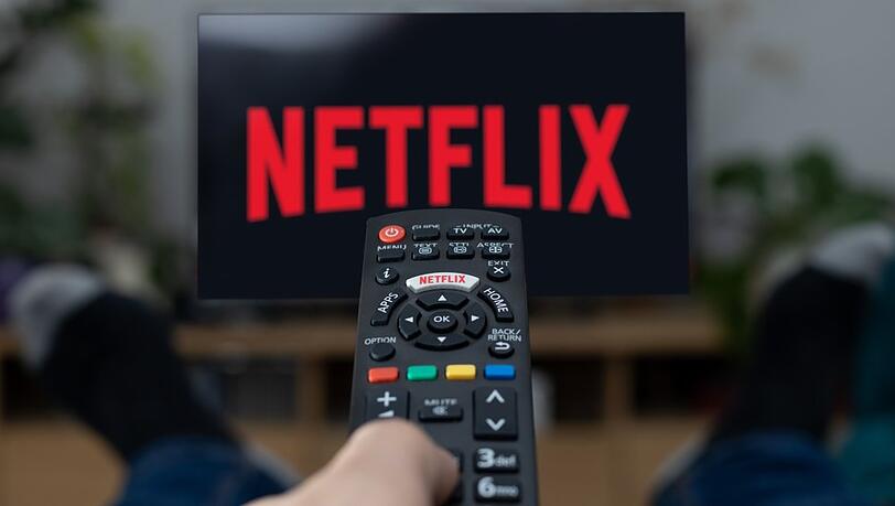 Können Nutzer Netflix bald günstiger, aber dafür mit Werbung abrufen?