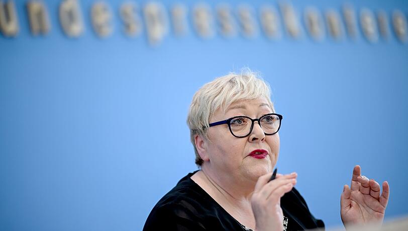 Evelyn Zupke, SED-Opferbeauftragte des Bundestags, stellt ihren Jahresbericht vor. Sie fordert weitere Entschädigung für Zwangsarbeiter und Zwangsarbeiterinnen in der DDR.