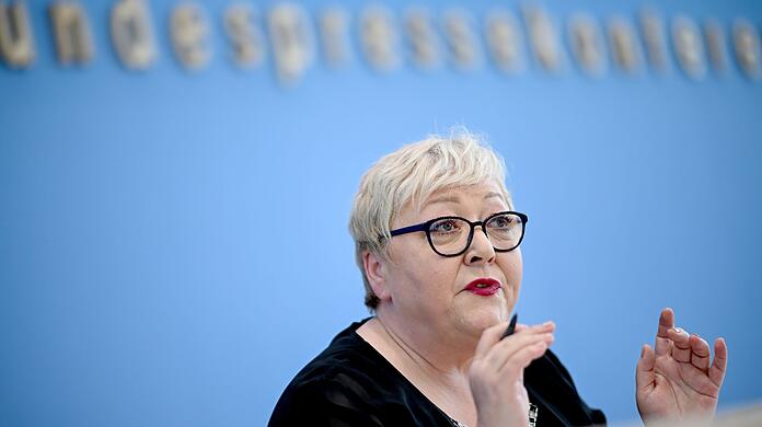 Evelyn Zupke, SED-Opferbeauftragte des Bundestags, stellt ihren Jahresbericht vor. Sie fordert weitere Entschädigung für Zwangsarbeiter und Zwangsarbeiterinnen in der DDR.