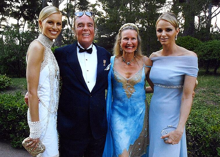 Genau wie mit Super-Model Karolína Kurková (l.) und Charlene von Monaco (r.).