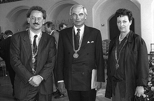Im Rathaus angekommen: Am 2. Mai 1990 wird Ude Bürgermeister. Damals begann Rot-Grün: Mit OB Georg Kronawitter und mit Sabine Csampai, der ersten Grünen-Bürgermeisterin Münchens.
