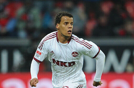Timothy Chandler
Note 3: Der gebürtige Frankfurter spielt in der dritten Saison beim &bdquo;Ruhmreichen&ldquo;. Stammspieler als rechter Verteidiger, der am Samstag das erste Mal fehlen wird wegen seiner fünften Gelben Karte.