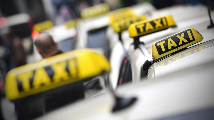 Taxis im Tal: Ab 1. März gilt der neue Taxitarif für die Stadt, den Landkreis München sowie die Landkreise Erding und Freising.