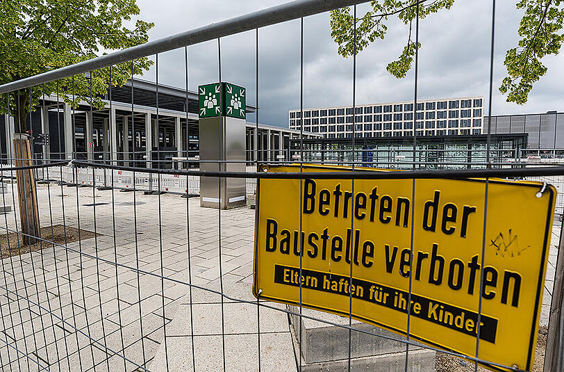 Inzwischen sind (fast) alles Protagonisten von damals weg - der Flughafen ist aber immer noch nicht fertiggestellt.
