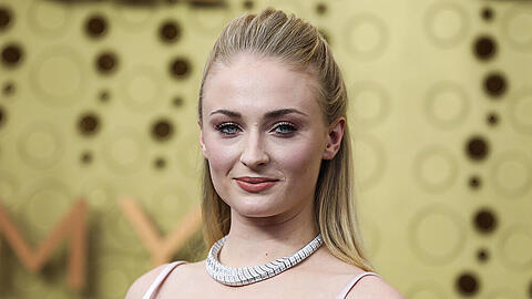 Sophie Turner bei den Emmy Awards 2019.
