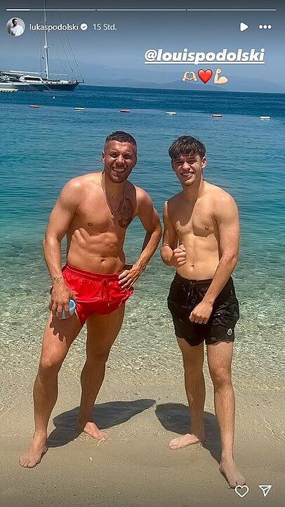Lukas Podolski und sein Sohn Louis am Strand von Miami. Lukas Podolski und sein Sohn Louis am Strand von Miami.