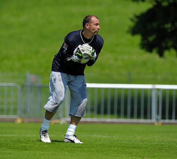 Stammkeeper Gabor Kiraly beim Training in Oberstaufen.