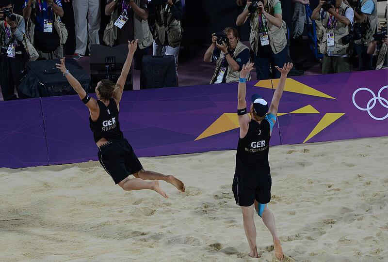 Sie sorgten für das deutsche Strand-Wunder mitten in London unweit des Trafalgar Squares: Julius Brink und Jonas Reckermann holten das historische erste 
olympische Beachvolleyball-Gold für Deutschland. Das Duo 
setzte sich im Finale mit 2:1 gegen die Weltmeister Alison/Emanuel 
aus Brasilien durch.