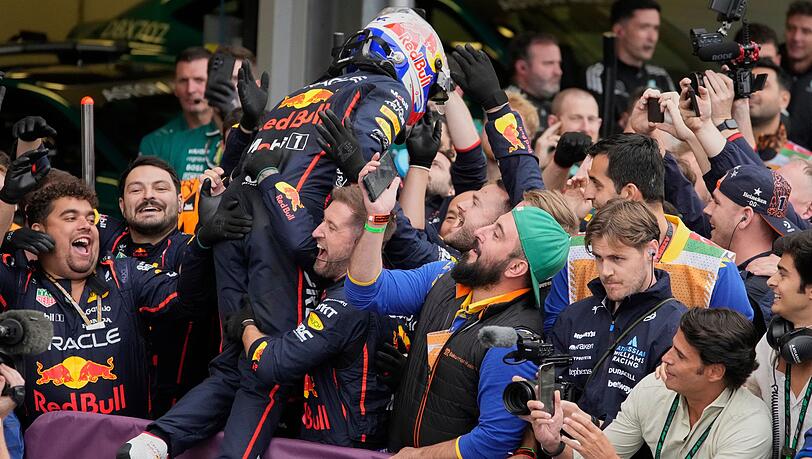 Max Verstappen feiert seinen nächsten Sieg.