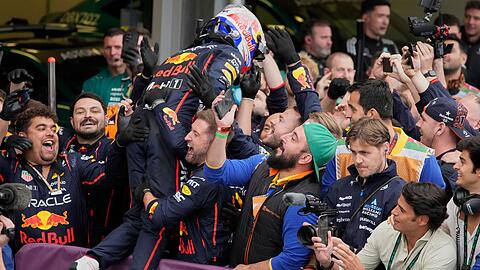 Max Verstappen feiert seinen nächsten Sieg.
