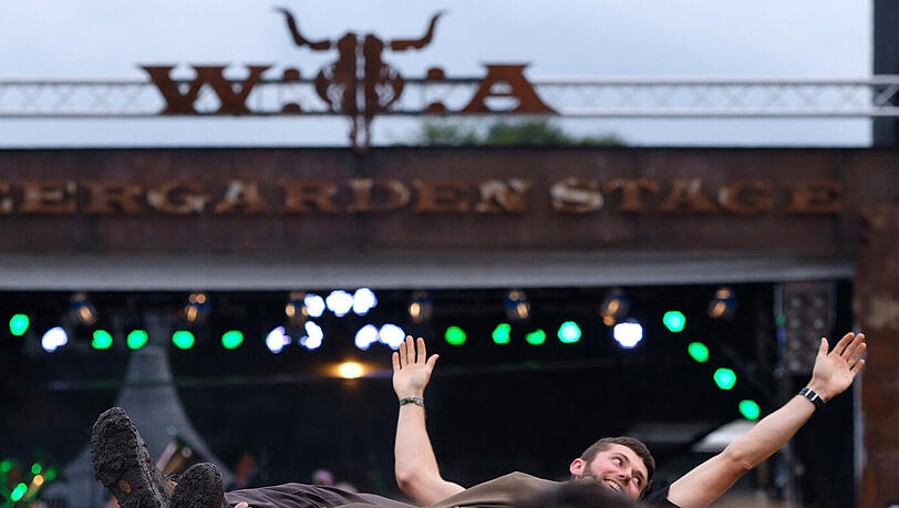 Das Wacken Open Air 2016 wurde eröffnet und geht damit in die 27. Runde. Das Wacken Open Air 2016 wurde eröffnet und geht damit in die 27. Runde.