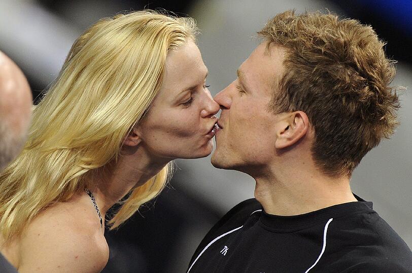 Er schwamm ihr regelrecht hinterher: Der Schwimm-Star Paul Biedermann und die WM-Teilnehmerin Britta Steffen teilen Schwimmbecken und Bett.