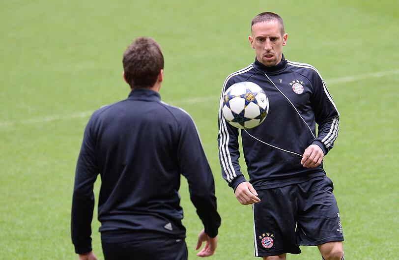 Jetzt wird?s langsam ernst: Die letzte Trainingseinheit vor dem großen Showdown im " German Endspiel". Die Bilder vom Bayern-Training im Wembley-Stadion!