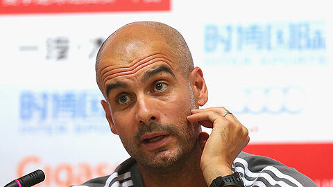 Pep Guardiola bei der Pressekonferenz in Peking.