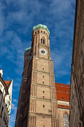 Ort der Liebe: Die Frauenkirche, offiziell der Dom zu Unserer Lieben Frau, trägt das Wort Liebe schon im Namen.