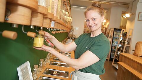 Christine Holzmann in ihrem Laden Servus Resi in Sendling. Bei ihr funktioniert das Konzept.