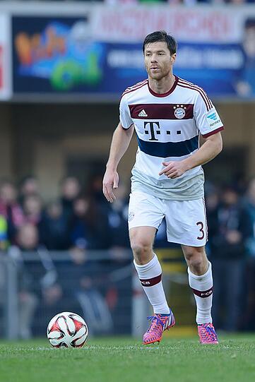 XABI ALONSO - NOTE 3 - Nach seiner Gelb-Roten-Karte in Lwiw gegen Donezk setzte Guardiola auf ihn ohne Schweinsteiger. Damit Ruhe ist. Und der Routinier spielt? Routiniert. Clever. Sicher. Alles im Griff. Vorzeitig geschont nach 73 Minuten.