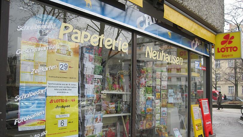 Die Papeterie von außen. Die Papeterie von außen.