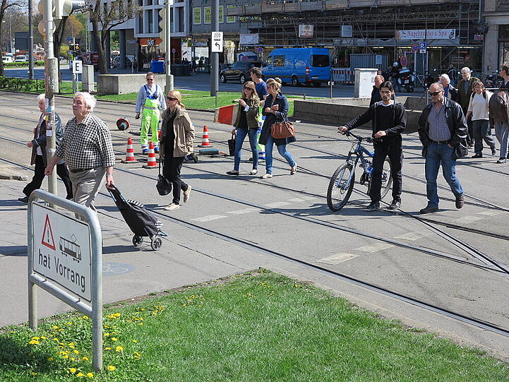 Was sein muss, muss sein: Bei der Trambahn am Stachus wird Frühjahrsputz gemacht. AZ-Leser Djordje Matkovic hat viele schöne Innenstadt-Impressionen eingefangen. Klicken Sie sich durch die Bilder.