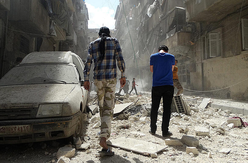 Offiziell gilt in Syrien eine Waffenruhe seitens der Regierung. In der in Trümmern liegenden Stadt Aleppo kam es dennoch zu heftigen Kämpfen.