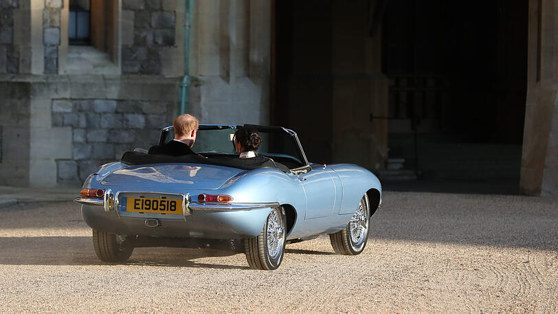 Bilder: Prinz Harry verlässt mit seiner Frau Meghan Windsor Castle. Sie fahren zum Hochzeitsfest im Frogmont House.