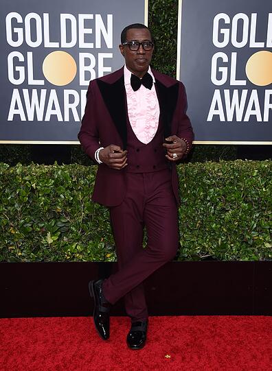 Ihn hat man schon länger nicht mehr auf roten Teppich gesehen: Wesley Snipes. Männer haben es modisch auf diesen Veranstaltungen leichter. Ein Smoking ist zwar klassisch, aber auch langweilig.