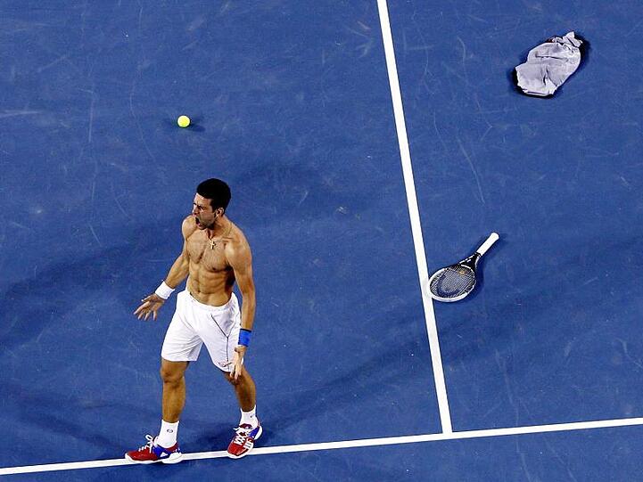 Novak Djokovic bejubelt seinen Sieg 2012 gegen Rafael Nadal.