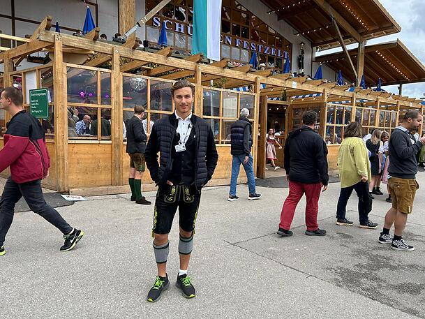 Der 20-jährige Seraphim Habsburg-Lothringen war Serviceleiter im Biergarten des Schützenzelts. Die AZ hatte ihn zum Interview getroffen. Der 20-jährige Seraphim Habsburg-Lothringen war Serviceleiter im Biergarten des Schützenzelts. Die AZ hatte ihn zum Interview getroffen.