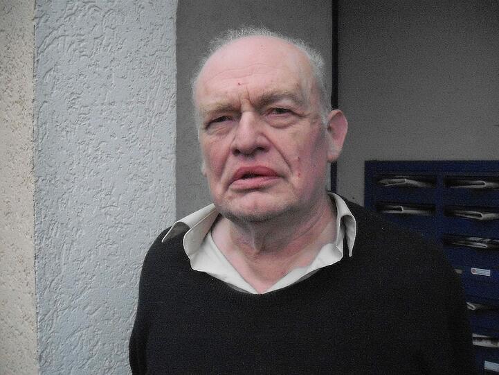 Der Münchner Rentner Georg R. wurde am 27. Juni in Freimann vor seiner Wohnung überfallen.