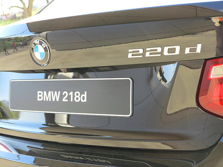 Erst die Nahaufnahme: Der 218d könnte auch ein 220d sein - das ist sogar ziemlich wahrscheinlich...