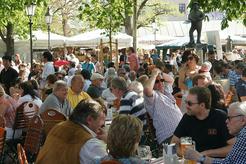 Samstag: Im Biergarten auf dem Viktualienmarkt wird&rsquo;s ab 10 Uhr zünftig. Beim Fest der Blasmusik und Tracht gibt es Live-Musik unter anderem der Laubensteiner Bläser und Tanzdarbietungen der Gaugruppe Chiemgauer Alpenverband und vom Trachtenverein Hinterskirchen. Achtung: Bei Regen findet das Fest am 28.7. statt. Infos: www.festring.de/fest-der-blasmusik-und-tracht