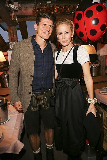 Mario Gomez und Frau Carina Wanzung