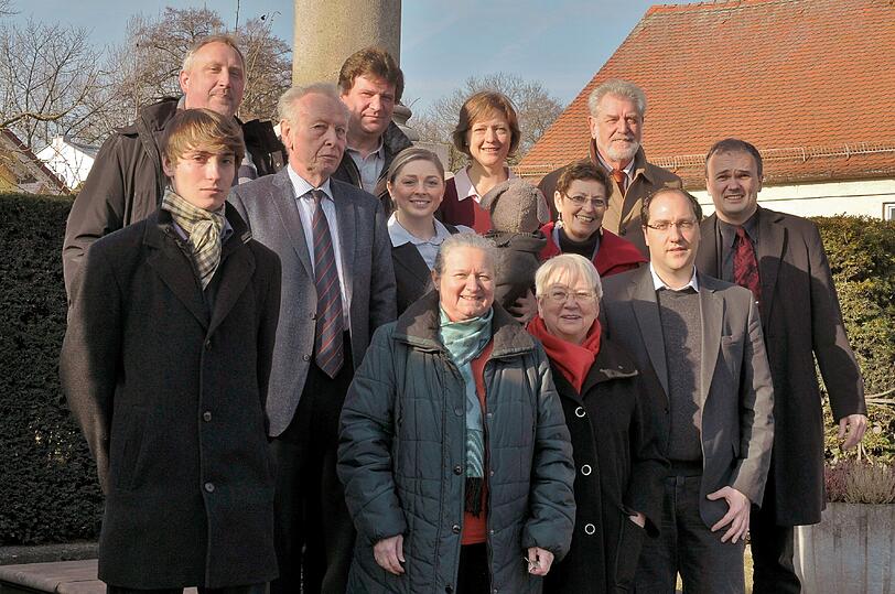 Die neuen BA-kandidaten (von links): 1.	Reihe - Margarethe Merk, Christa Beenken, Pascal Fuckerieder(Stadtratskandidat). 2. Reihe: Alex Schulz, Fritz Schneller, (Fraktionssprecher), Daniela Jaschinski, Christiane Schenk, Christoph Unrath, 3.	Reihe: Alexander Fischhold, Michael Kamps, Eva Ernst, Hanno Kramer. Nicht auf dem Bild sind: Kathrin Salvermoser, Garbriele Brodehl, Klaus Schulze, Christine Rudolph-Jilg, Markus Wanger.
