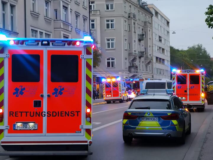 Die Feuerwehr ist am Donnerstagabend in der Kapuzinerstraße im Einsatz.
