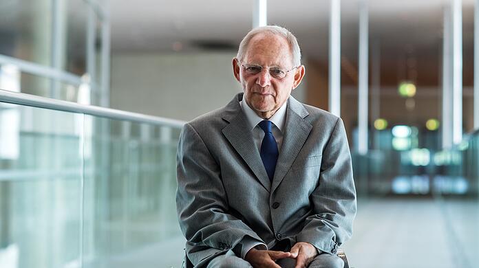 Der damalige Bundestagspräsident Wolfgang Schäuble (CDU) vor seinem Büro im Deutschen Bundestag.