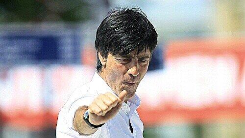 Kontakt zu Kuranyi: Bundestrainer Joachim Löw Kontakt zu Kuranyi: Bundestrainer Joachim Löw