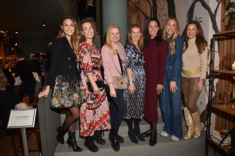 Frauen-Power auf dem Re-Opening des "Monti Monaco": Julia Haupt, Denise Schindler, Daniela Vukovic, Sarah di Santo, Isabel von Crailsheim, Sylvia Walker und Simone Ballack.