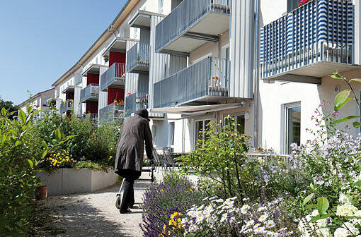 Die GBW-Senioren-WG am Harthof. Die Bewohner haben eigene Appartements, wer möchte, bekommt Hilfe von der Caritas.