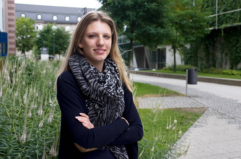 Jacqueline Hart (20), Auszubildende: "Wenn Frauen etwas lernen wollen, setzen sie sich hin und beißen sich durch. Männer sehen gerade das Lernen gelassener, nach dem Motto: Wenn&rsquo;s keinen Spaß bringt, dann lass ich&rsquo;s eben. Dass Frauen intelligenter sind, liegt auch an der Erziehung: Männern werden oft im Kindesalter von der Mutter Sachen abgenommen. Frauen sind schneller, weniger verhätschelt, müssen früher auf eigenen Beinen stehen. Das äußert sich dann auch im Intelligenzquotienten."
