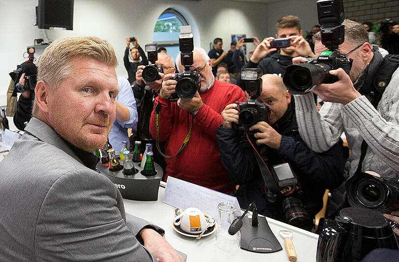 Medienrummel in Paderborn: Stefan Effenberg bei seiner Vorstellung.
