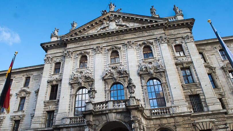 Die Frau klagte gegen den verantwortlichen Träger der Jugendhilfe, den Landkreis München, auf Schadenersatz.
